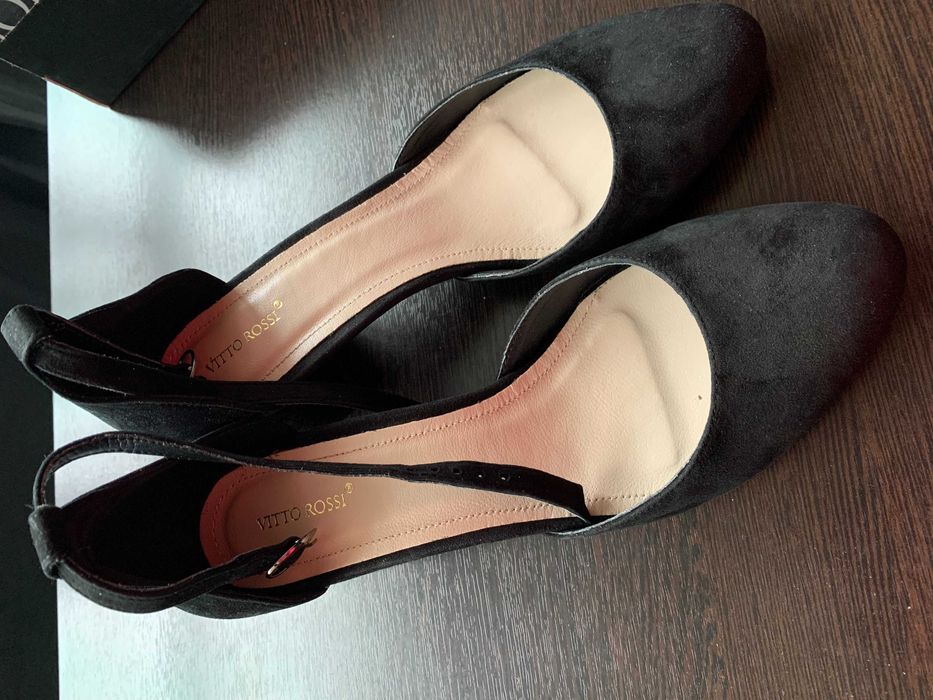 Замшевые босоножки Vitto Rossi