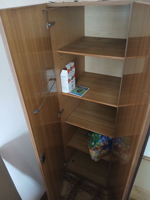 Stara szafa trzydrzwiowa