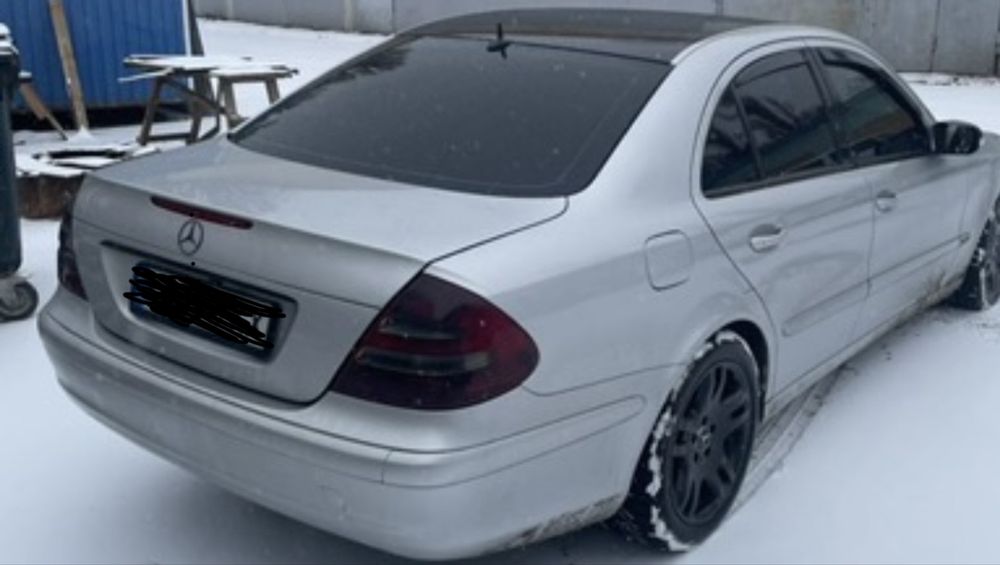 Mercedes Benz W211.   2.2