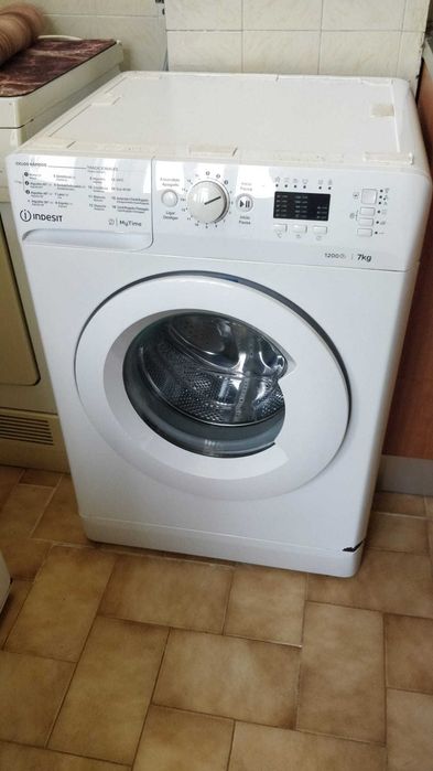 Máquina de Lavar Roupa INDESIT 7Kg