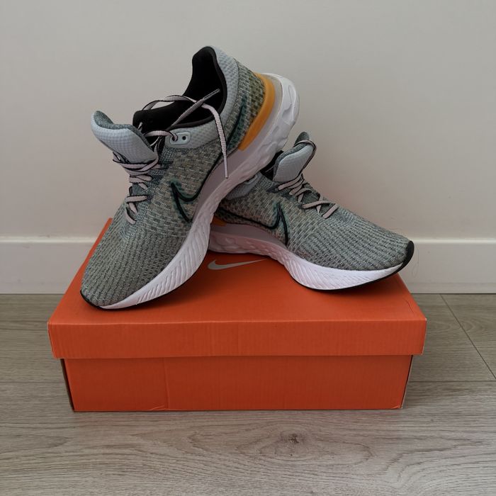 Бігові кросівки Nike react infinity flyknit 42 розмір