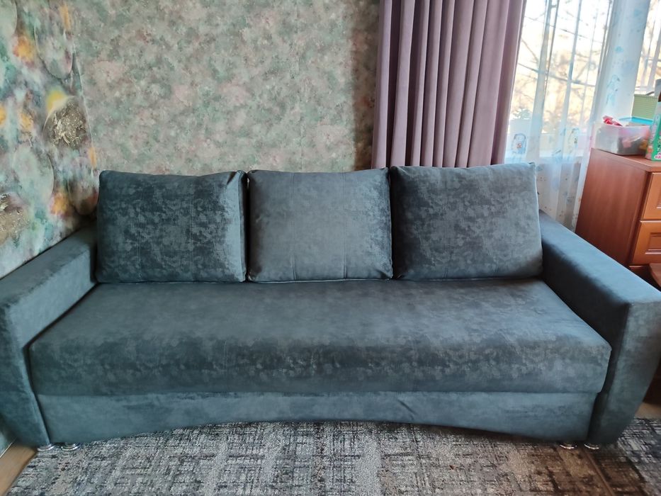 Диван фабричний на дубовому каркасі