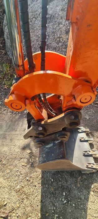 Mini giratória Hitachi zx26U 2016