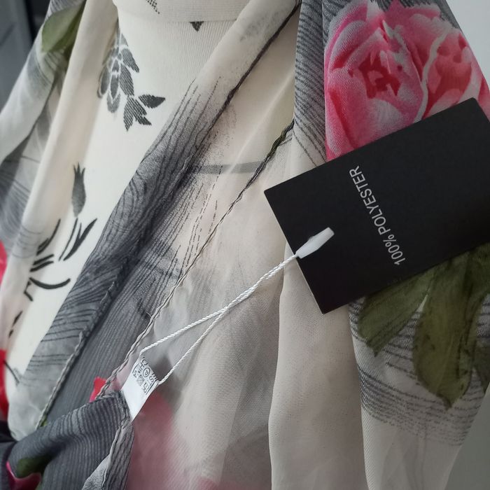 Lekki szalik w róże