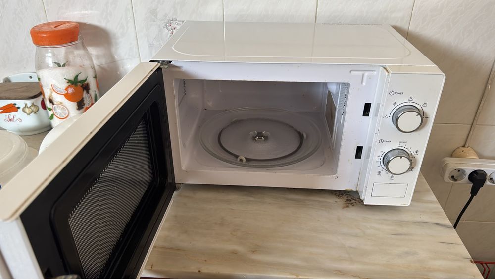 Micro-ondas FLAMA 700W