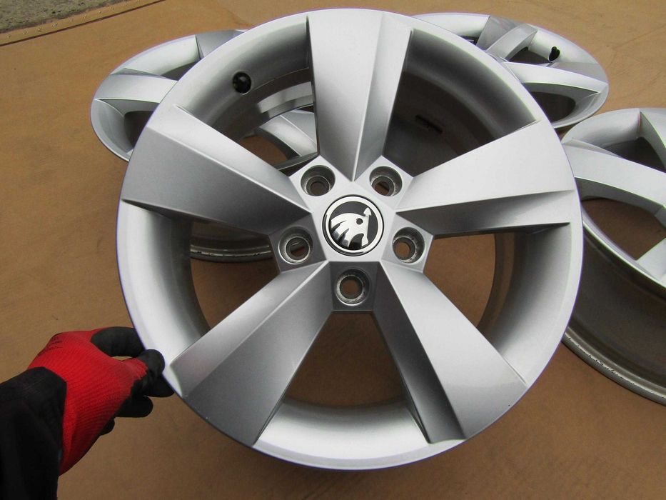 4x felgi aluminiowe 16 skoda fabia II III rapid roomster praktik vw polo iv v vi seat ibiza iv 6 j 5x100 et38 piasta 57,1 mm 57A601025