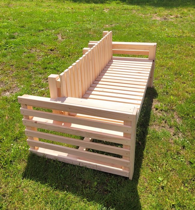 Drewniana sofa ogrodowa