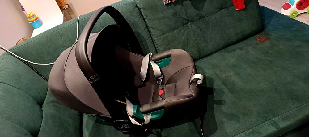 Fotelik z bazą obrotową BRITAX RÖMER BABY-SAFE 3 i-SIZE