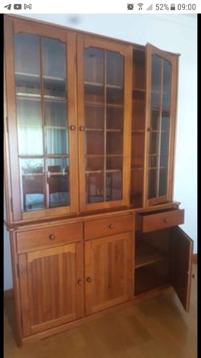 Cristaleira em cerejeira