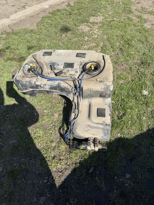 Паливні баки на бмв х5 є53 взборі і окремо !