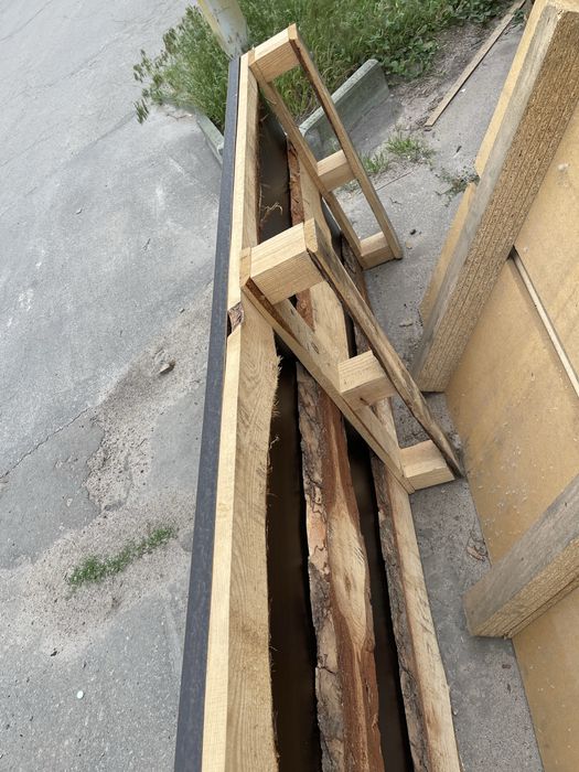 Продам Піддони деревʼяні великого  розміру.
