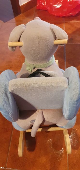 Cavalo madeira e pelucia