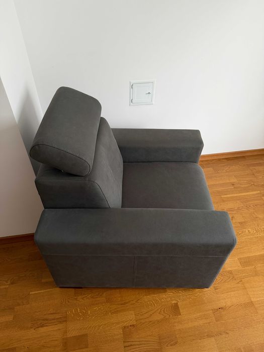 Fotel tapicerowany szary – wygodny i elegancki