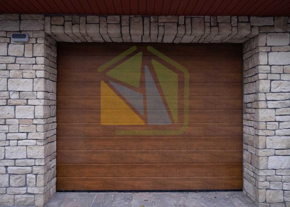 Секційні побутові ворота. Секционные гаражные ворота