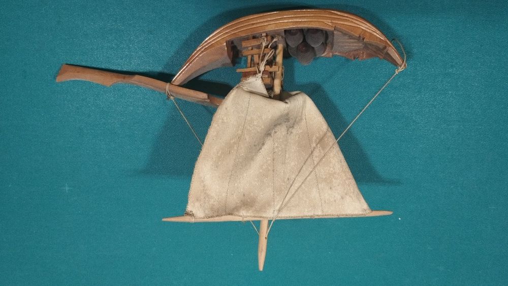 Veleiro em madeira antigo