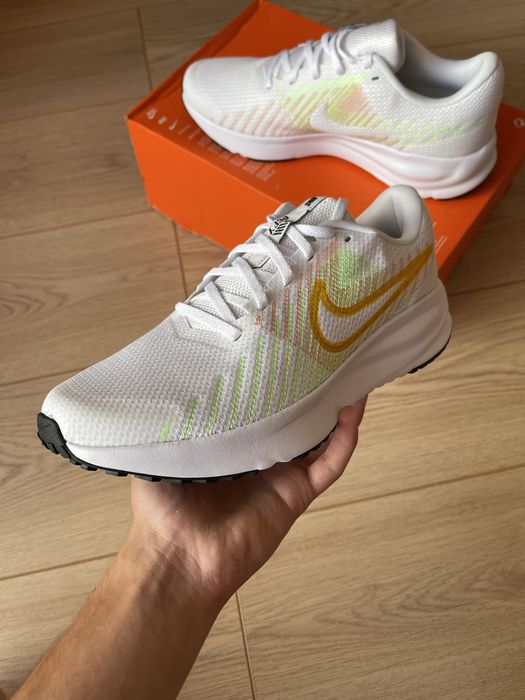 Кросівки Nike Run Defy (HM9594 101) (43р по 45р)
