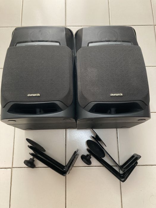 Colunas Aiwa com suporte