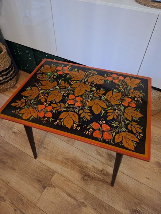 Vintage'owy, retro ręcznie malowany stolik pomocniczy lub dziecięcy