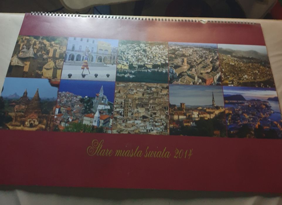 Piękny duży kalendarz. Cudowne widoki. Stare Miasta.