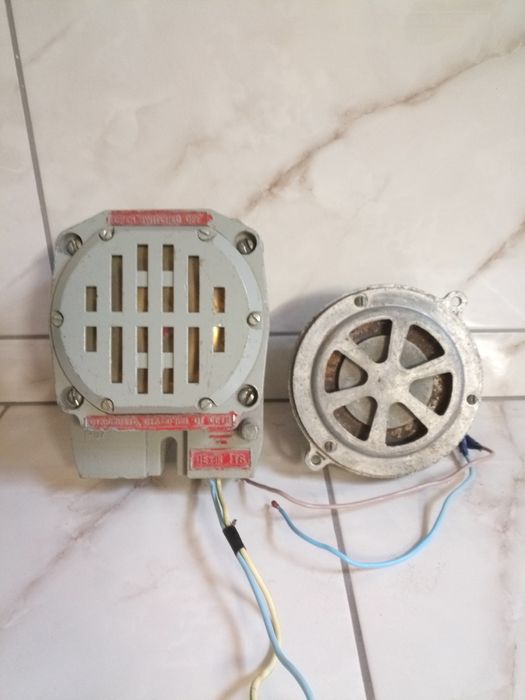 Сигнализатор, сирена.