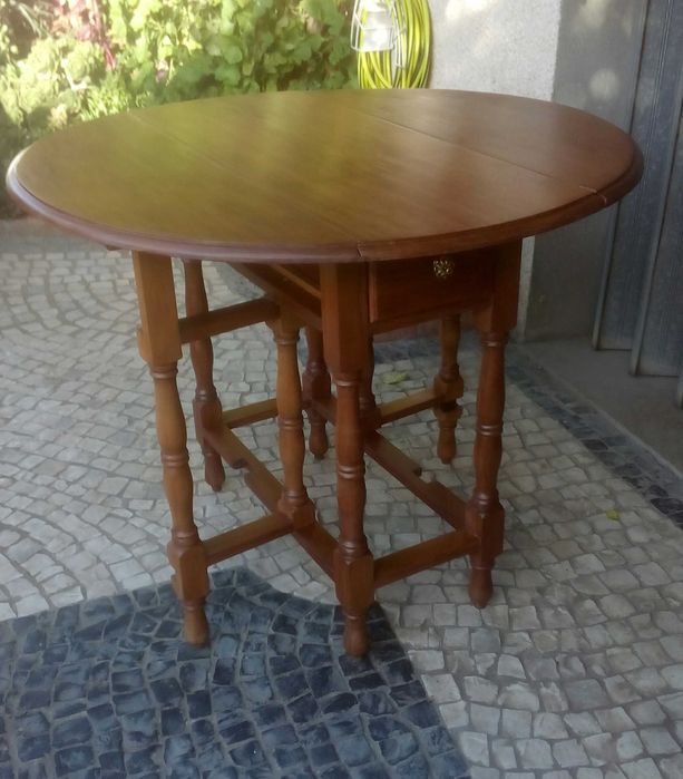 Mesa de abas em mogno
