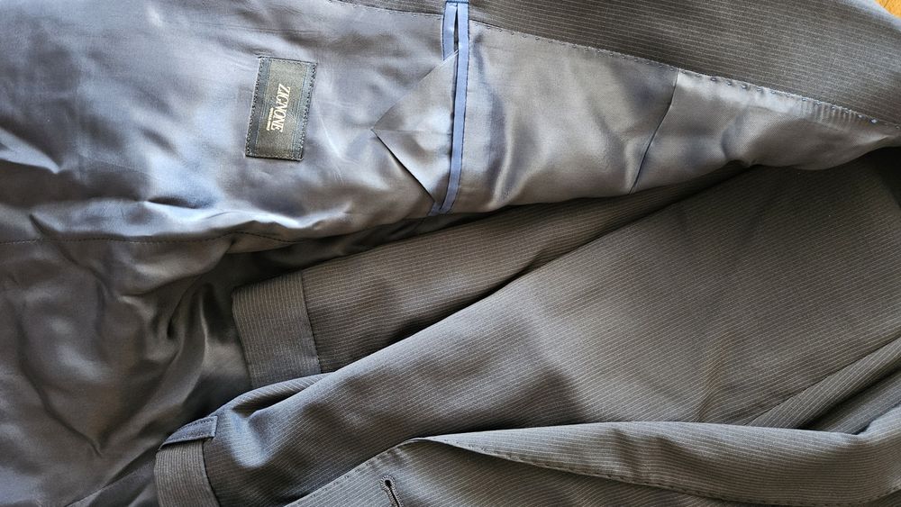 Bytom Garnitur Marynarka M/L klasyczny granat w delikatny prążek. Nowy