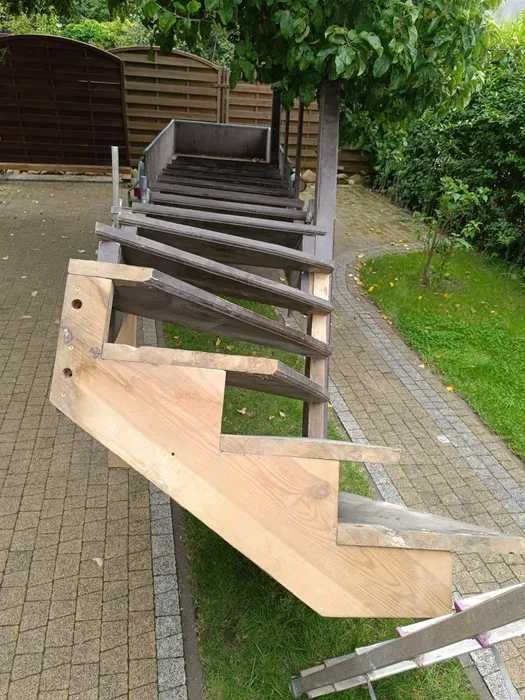Schody sosnowe zabiegowe do renowacji lub przerobienia lewe