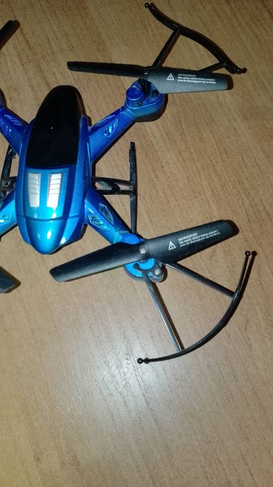 Dron na części bez pilota