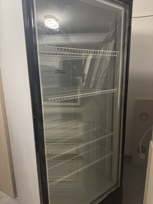 Холодильна шафа JUKA VD75G – у доброму стані