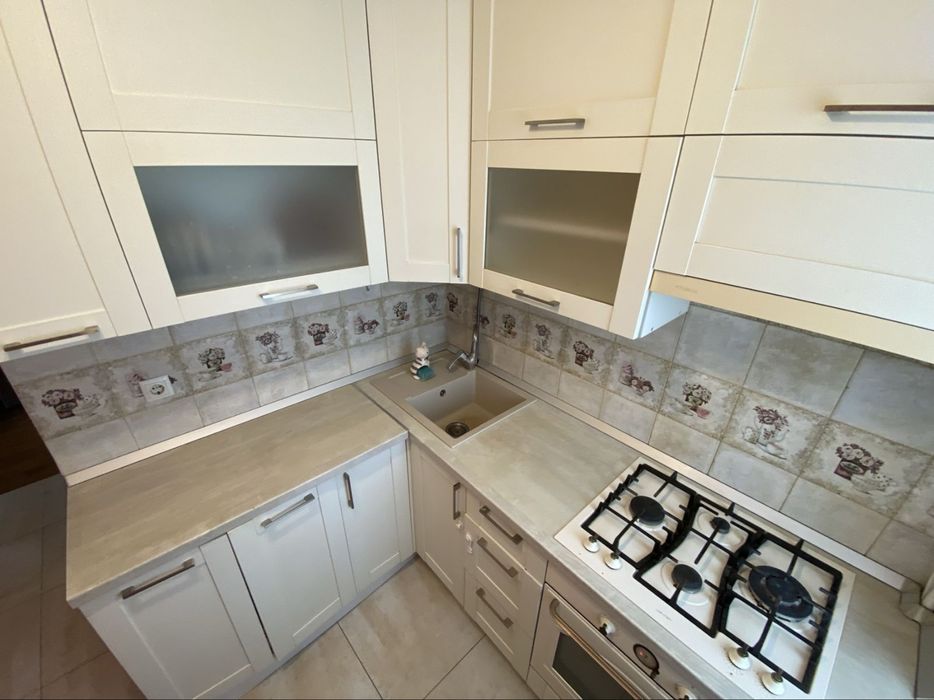 Продам 2х комнатную в центре ( Герасима Кондратьева)