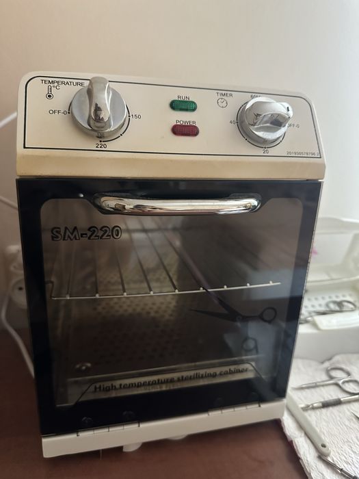 Педикюрне крісло/стіл/тележка/лампа/витяжка/сухожар