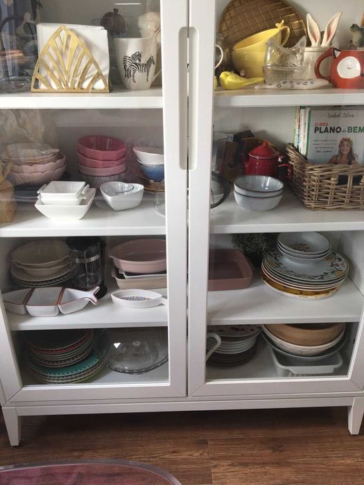 Armário branco c/2 portas em vidro, 118x203cm Ikea (madeira maciça)