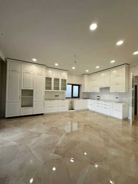 Будинок з ремонтом 207м2, 10 соток КМ, Стоянка - 330000уо