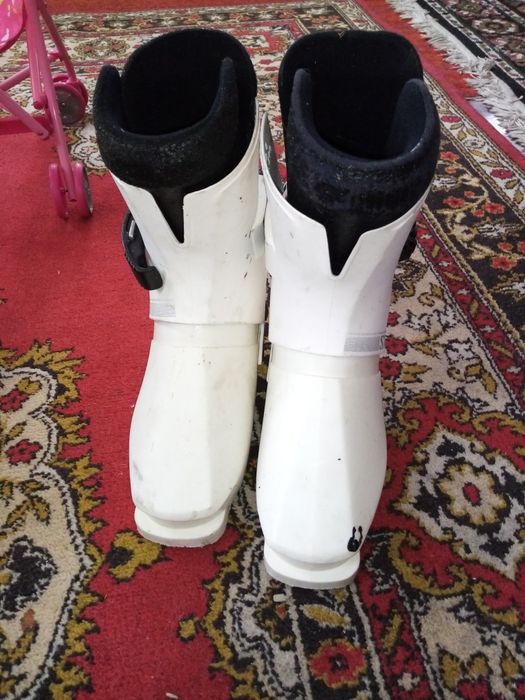 Лыжные ботинки...