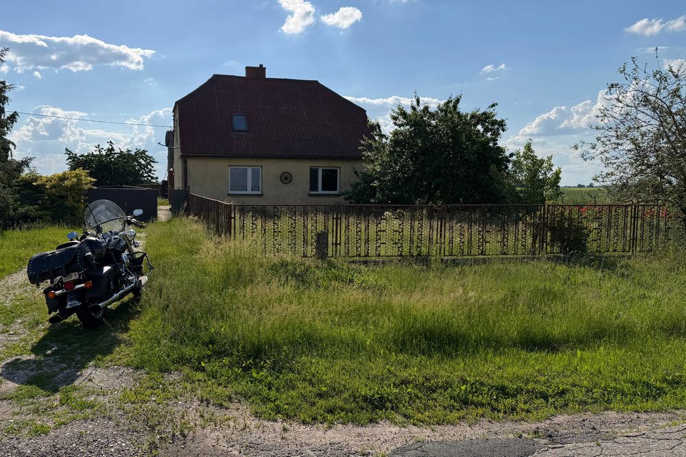 Sprzedam działkę z domem do remontu