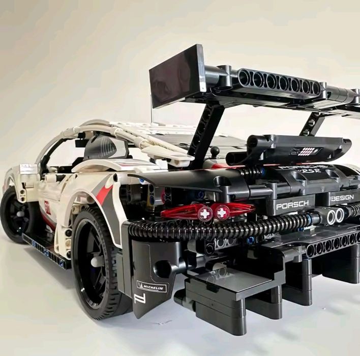 Конструктор  Porsche 911 RSR (42096)