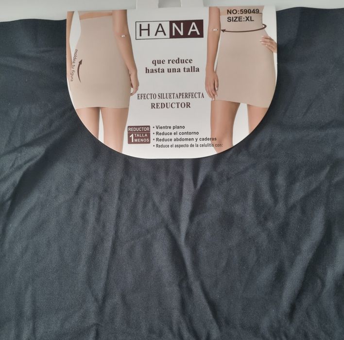 Bralettes de renda branco/preto e saiote preto. 4€ cada