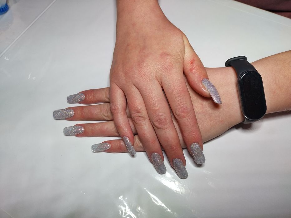 Модели на маникюр, наращивание, центр возле Мост Сити