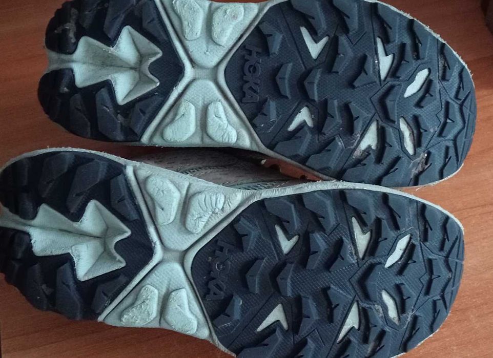 Продам взуття HOKA