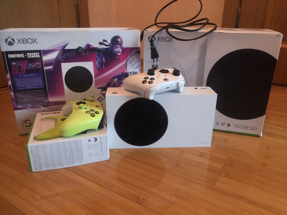 Xbox Series S 512 Gb,два геймпади