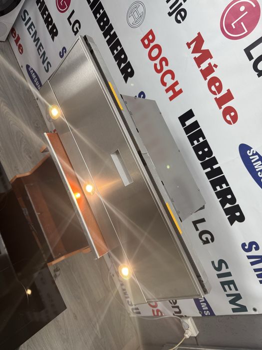 Кухонна витяжка Miele DA3598 під забудову