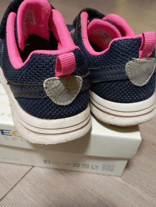 Buty sportowe dziewczęce adidasy rzepy 32