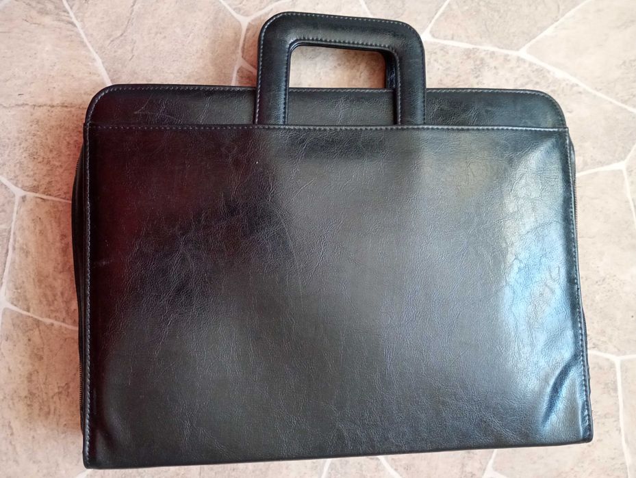 Neseser, aktówka, teczka na dokumenty