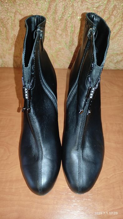 Продам женские полусапожки.