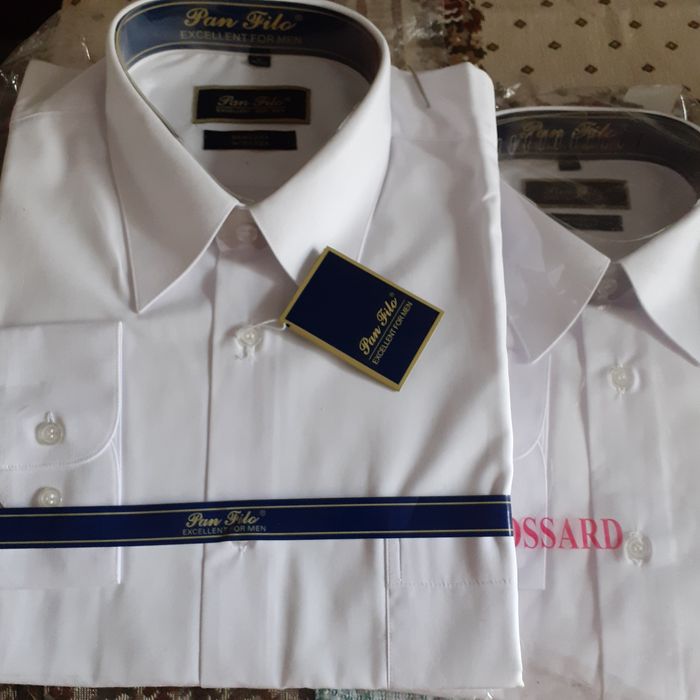 Продам рубашку белую размер по вороту 41 длина 78.5см под руками 118