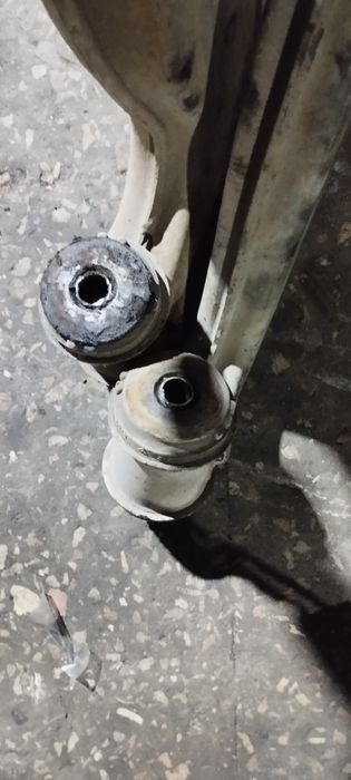 Рычаг передний Мерседес 124, болты развальные
