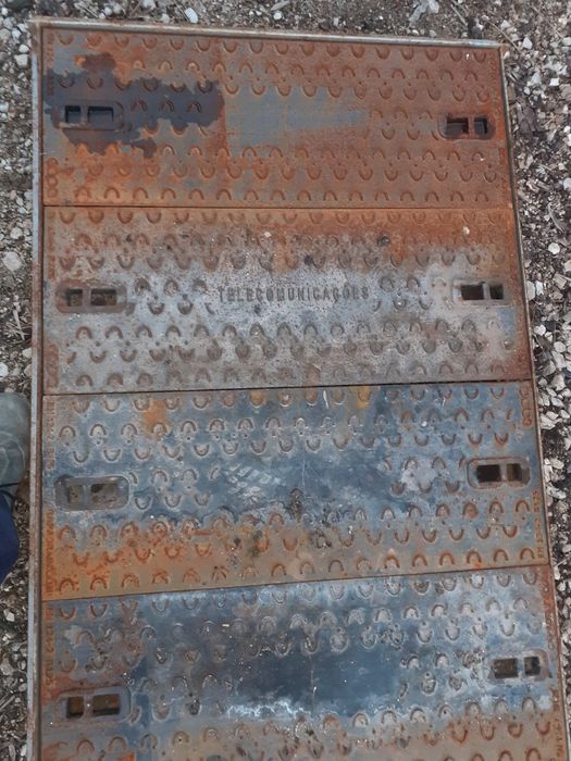 Tampas NR1 e NR2 para caixas de telecomunicações