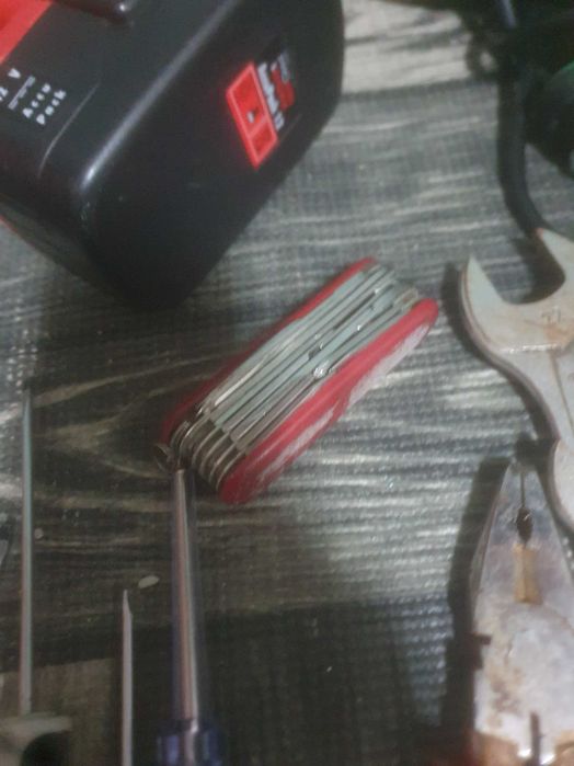 Lote de ferramentas usadas variado e maquinas