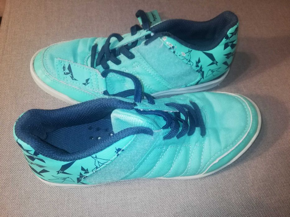 Sportowe buty KIPSTA na piłkę rozm.32