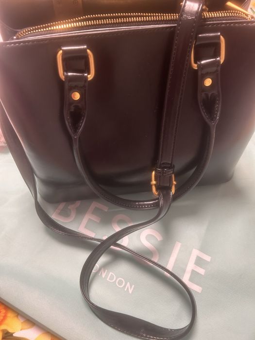 Nowa torebka BESSIE London – elegancka czarna ze złotymi dodatkami